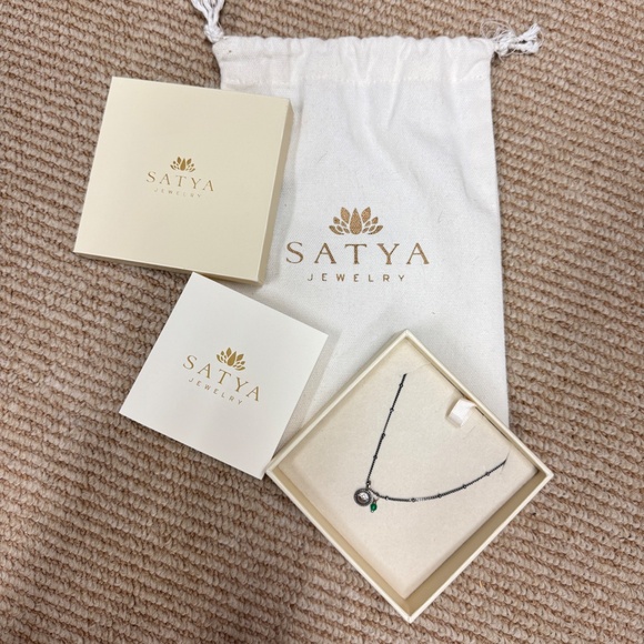 Satya 925 Sterling Silver Lotus Pendant and Emerald accent Necklace - Picture 1 of 6